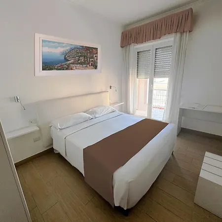 Linda Hotel *